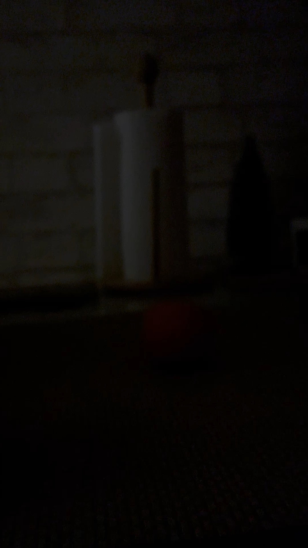 Удивлен другими словами. Человек закрывает рот. Удивлен другими словами. Удивление руки. Удивленный человек.