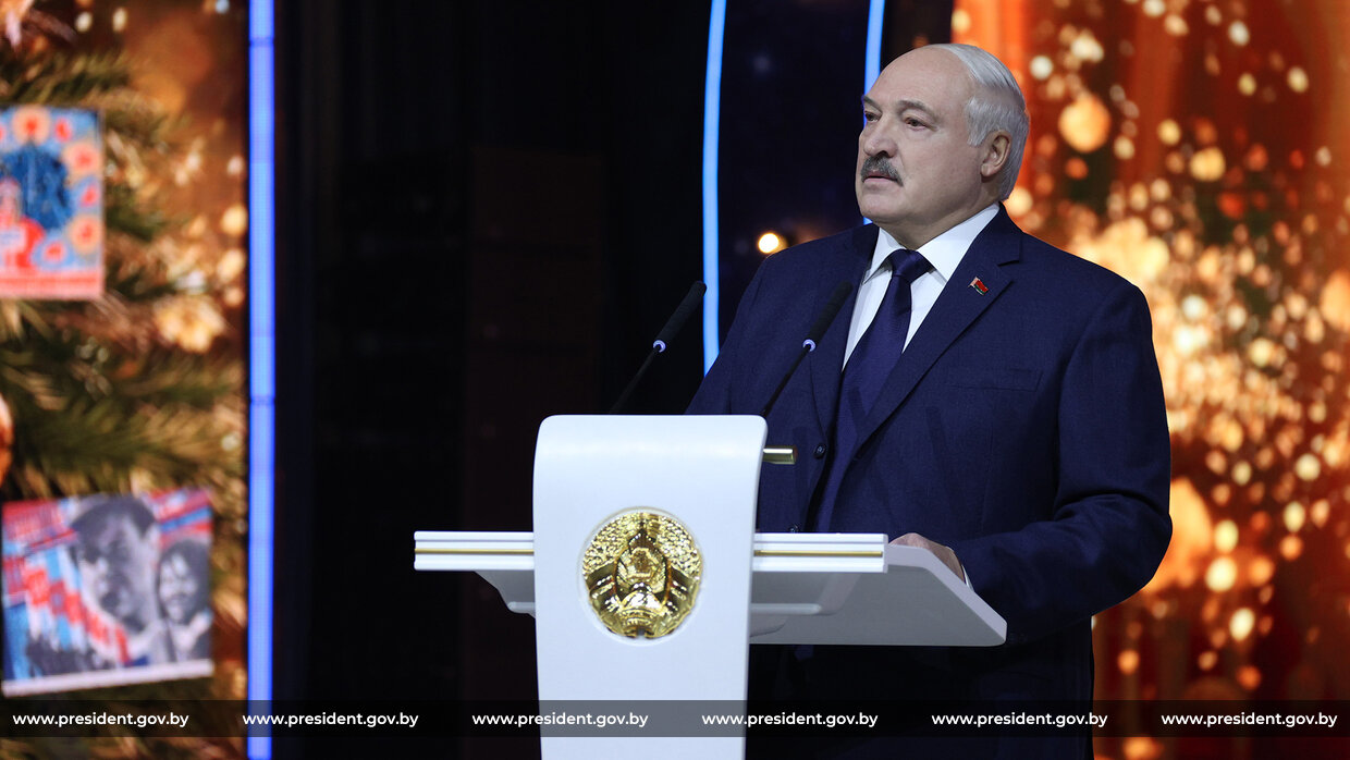 Учитель забрал личную вещь. Учитель забрал личную вещь. Учитель взял твою руку текст. Права и обязанности уче6никгв. Учитель забрал личную вещь.