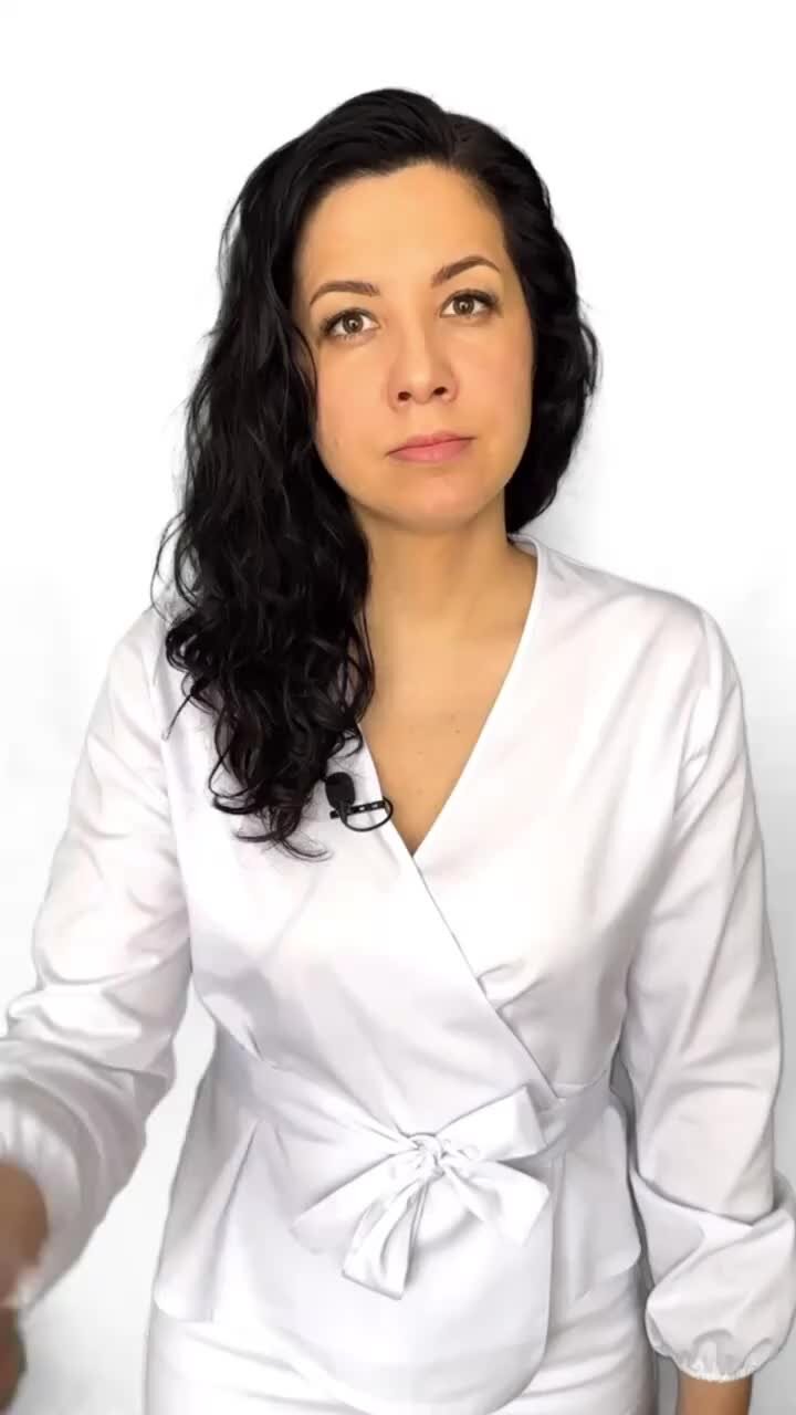 Массаж спины. Обнимает девушку. Трамплинг. Женщина сверху. Девочка села на парня.