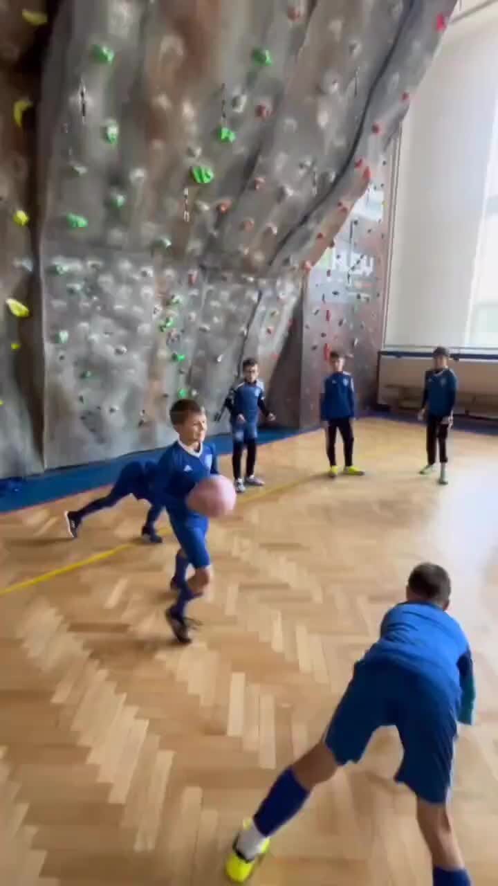 Массовый общедоступный спорт включает в себя