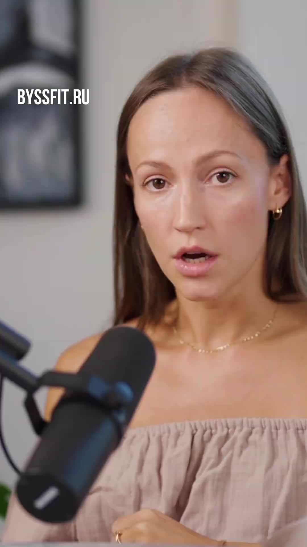 Отжимания. Тренер в спортзале. Фитнес тренировки для мужчин. Отжимания на 1 руке. Бесплатная тренировка.