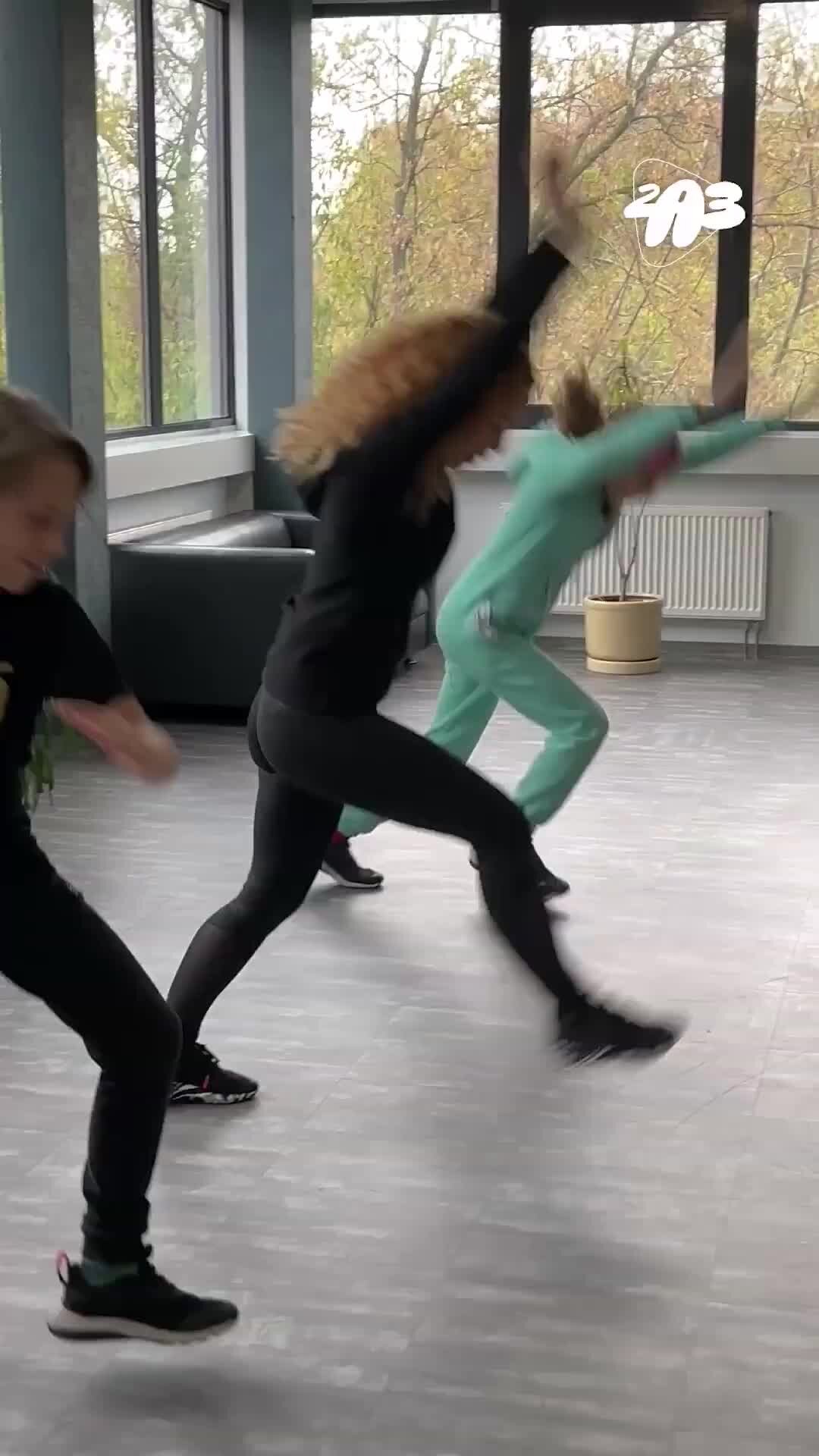 пирог в лицо. включи challenge family. канал фэмили бокс. милана и папа фэмили бокс. мультик милана фэмили бокс.