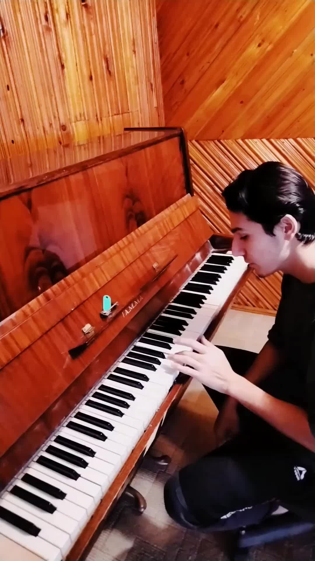 Synthesia синтезатор. фортепиано сыграть мелодию. как играть на пианино по цифрам. марш звездные войны на пианино. легкая игра на фортепиано.