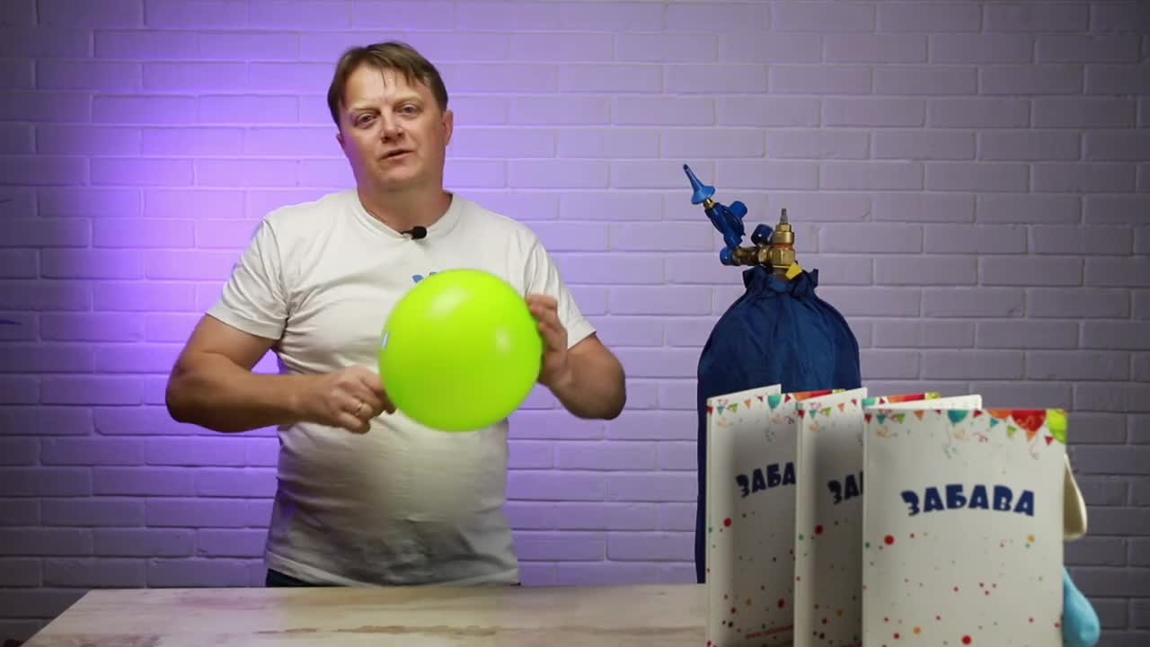 Надувание шаров гелием. Аксессуар для завязывания воздушных шаров. Как быстро завязать шарик без нитки. Как завязать шарик. Для завязывания латексных шаров инструмент.
