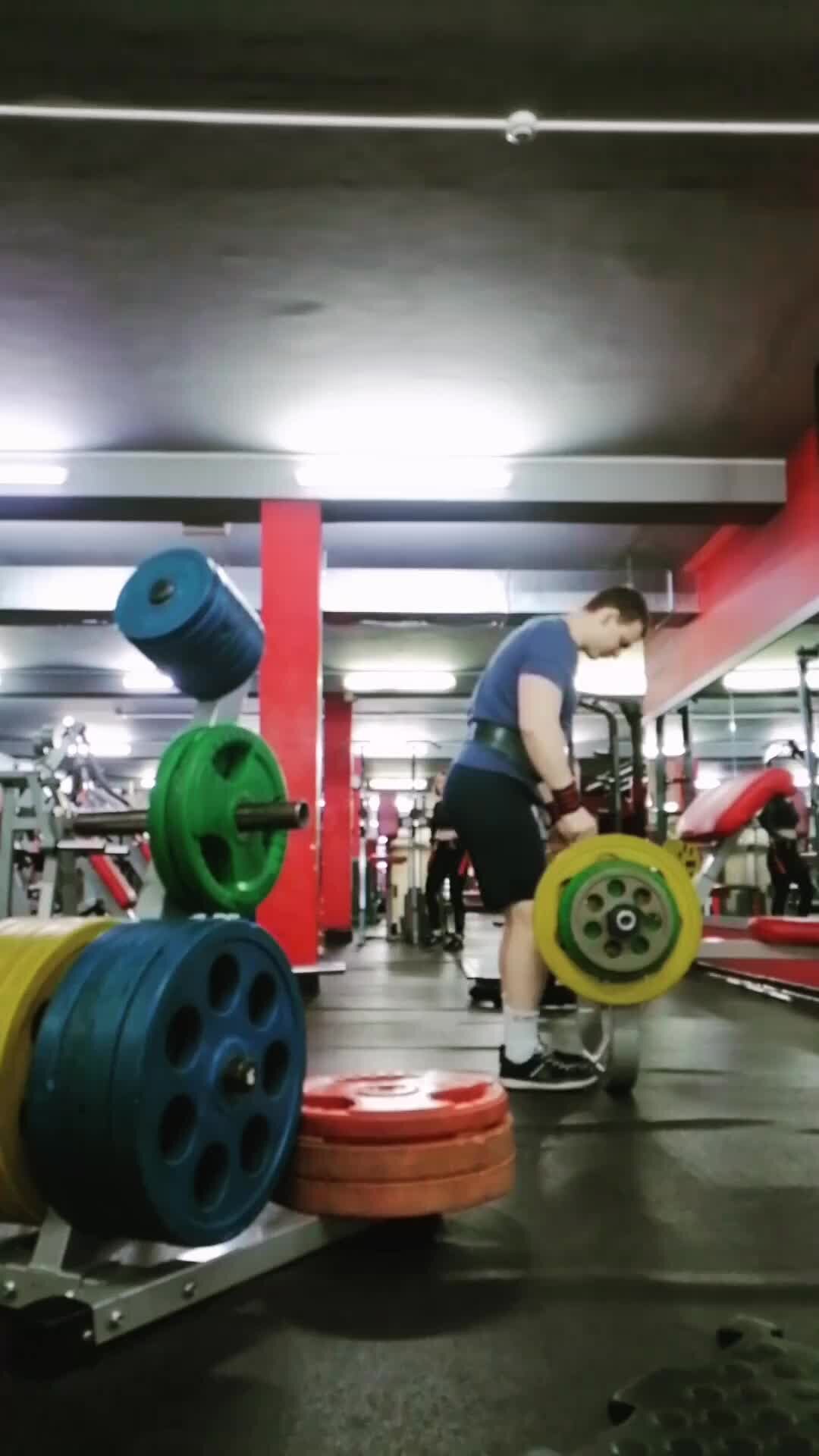 Многоповторный жим лежа. Пауэрлифтинг подъем на бицепс. Пауэрлифтинг подъем на бицепс. Пауэрлифтинг подъем на бицепс. Силачи.