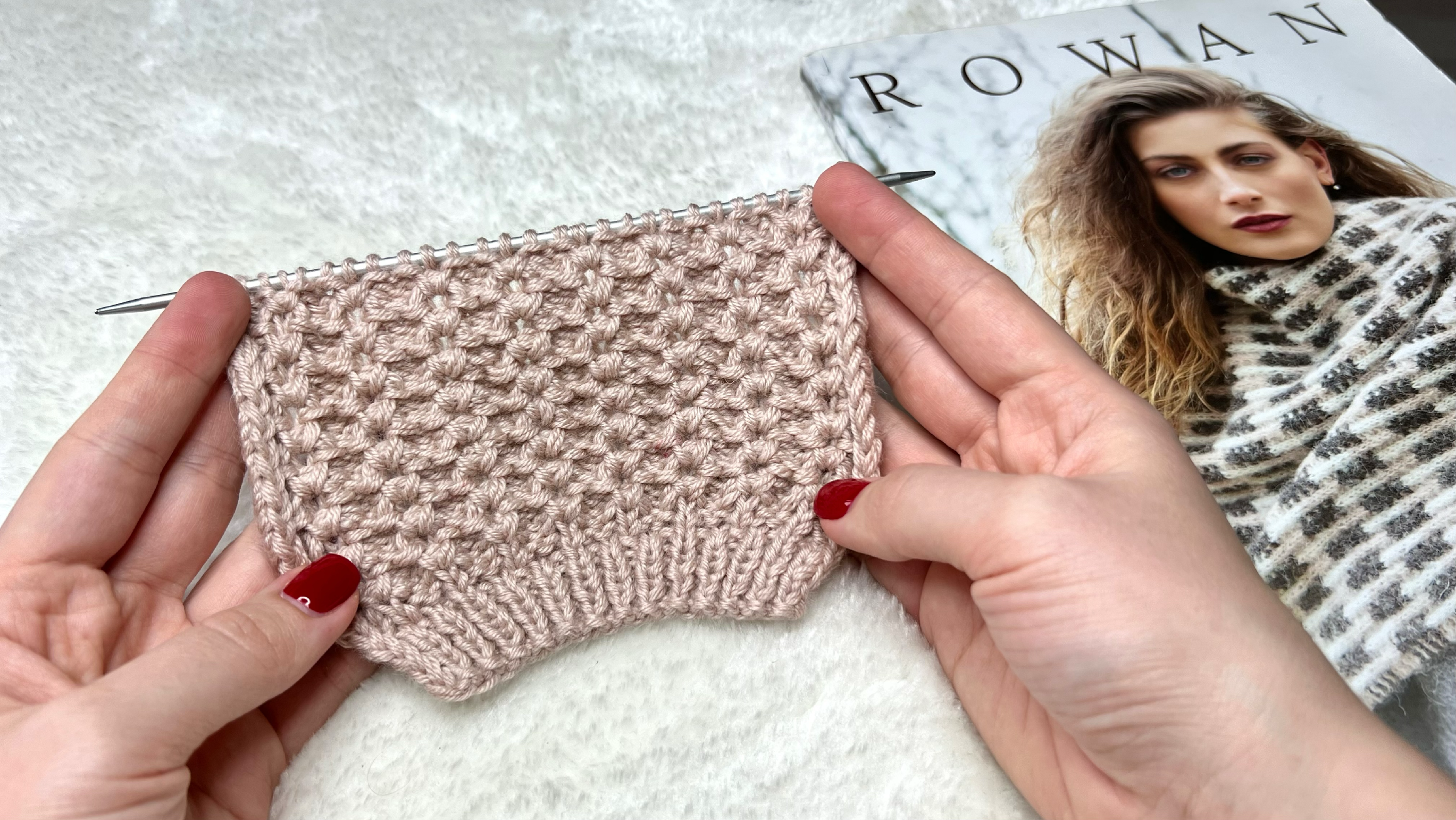 Джемпер женский спицами. Воротники для трикотажных изделий. Необычные вязаные сумки. Илетка вязанная из полосок. Необычные вязаные кофты.