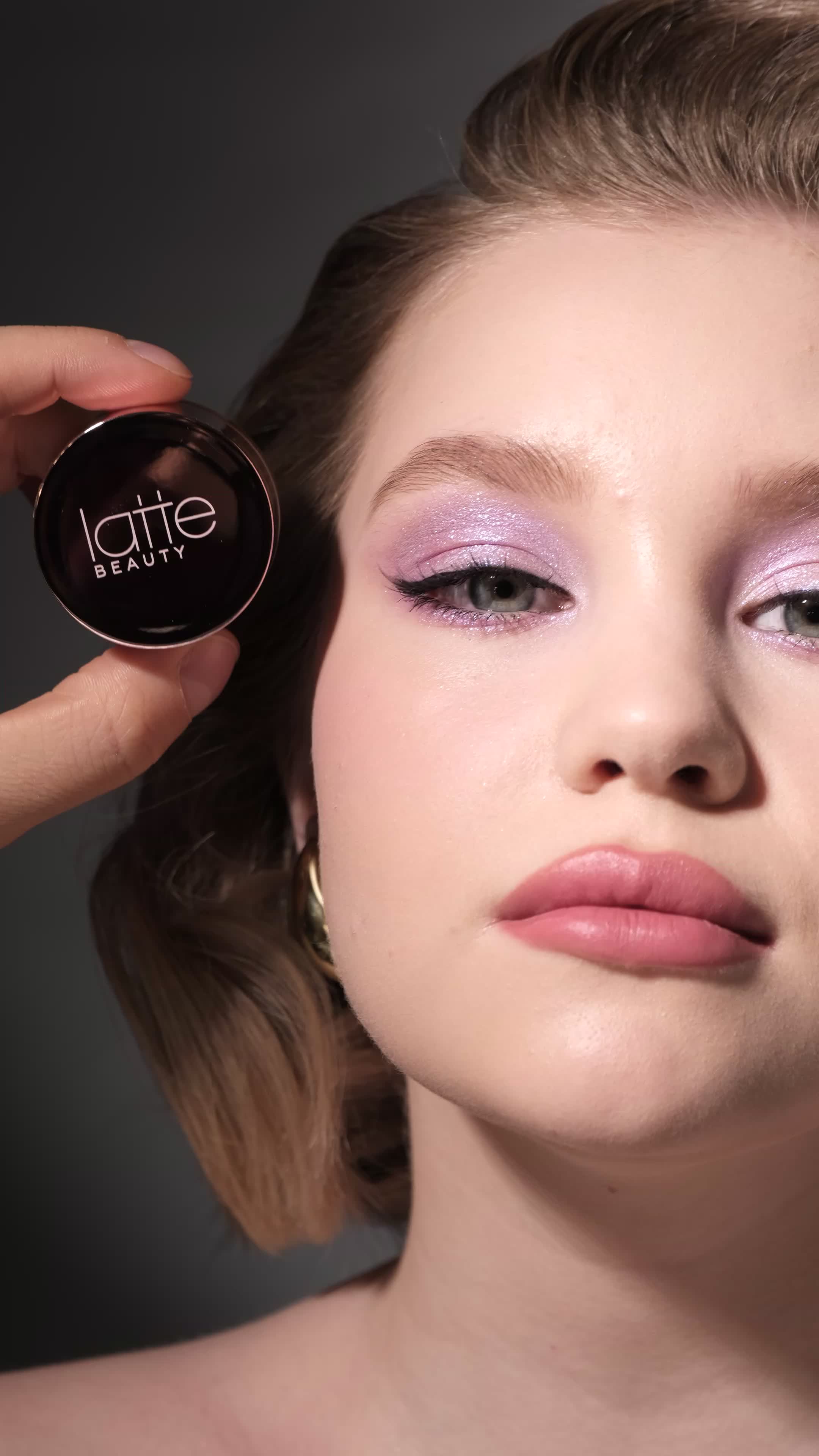 Макияж визаж. Косметика для макияжа. Инструменты для макияжа. Профессиональный макияж. Салон красоты макияж.