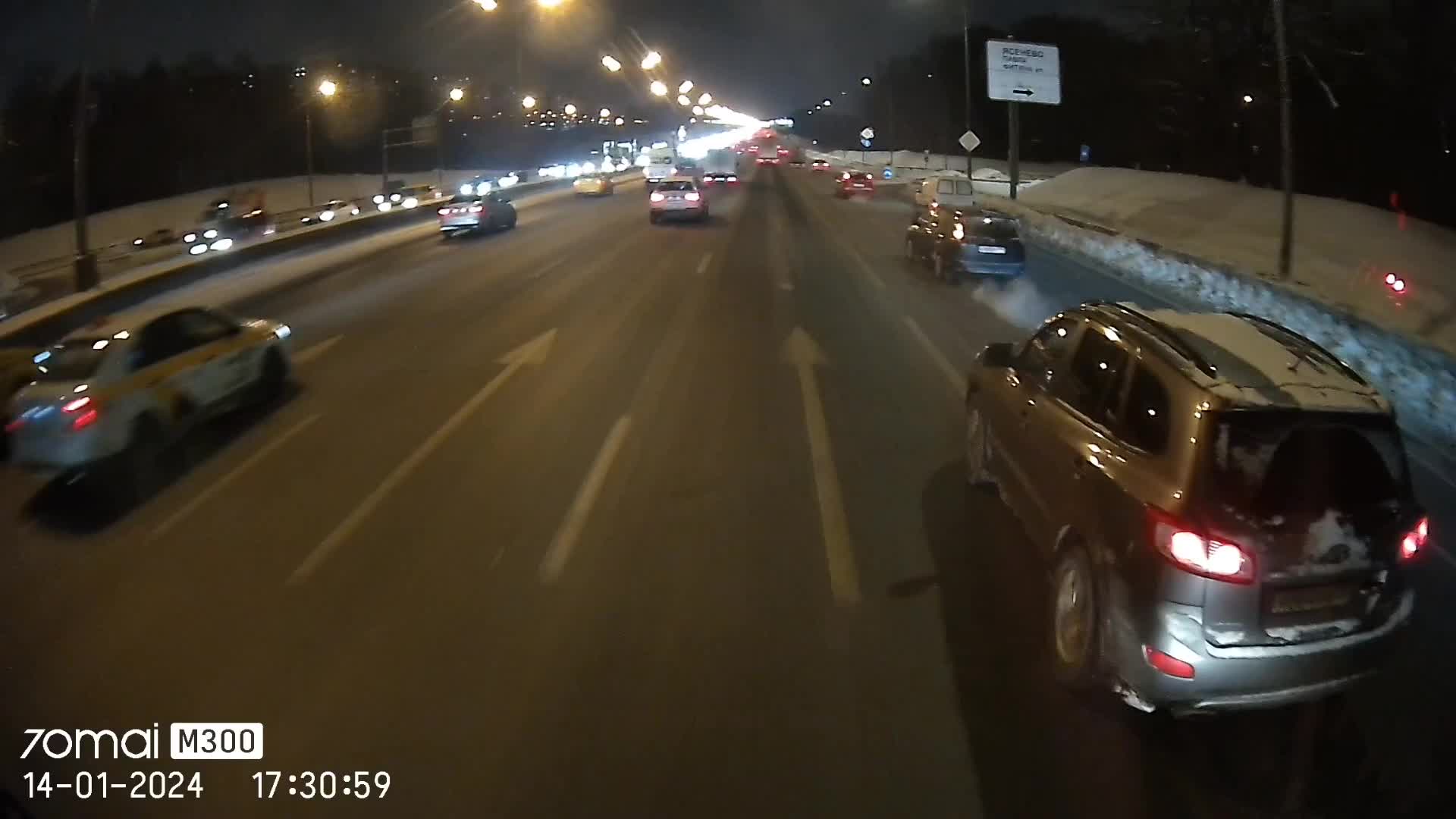 Вези меня тварь. Везимразь. Таксист мем. Девушка истерит в такси. Вези меня тварь меня люди ждут.