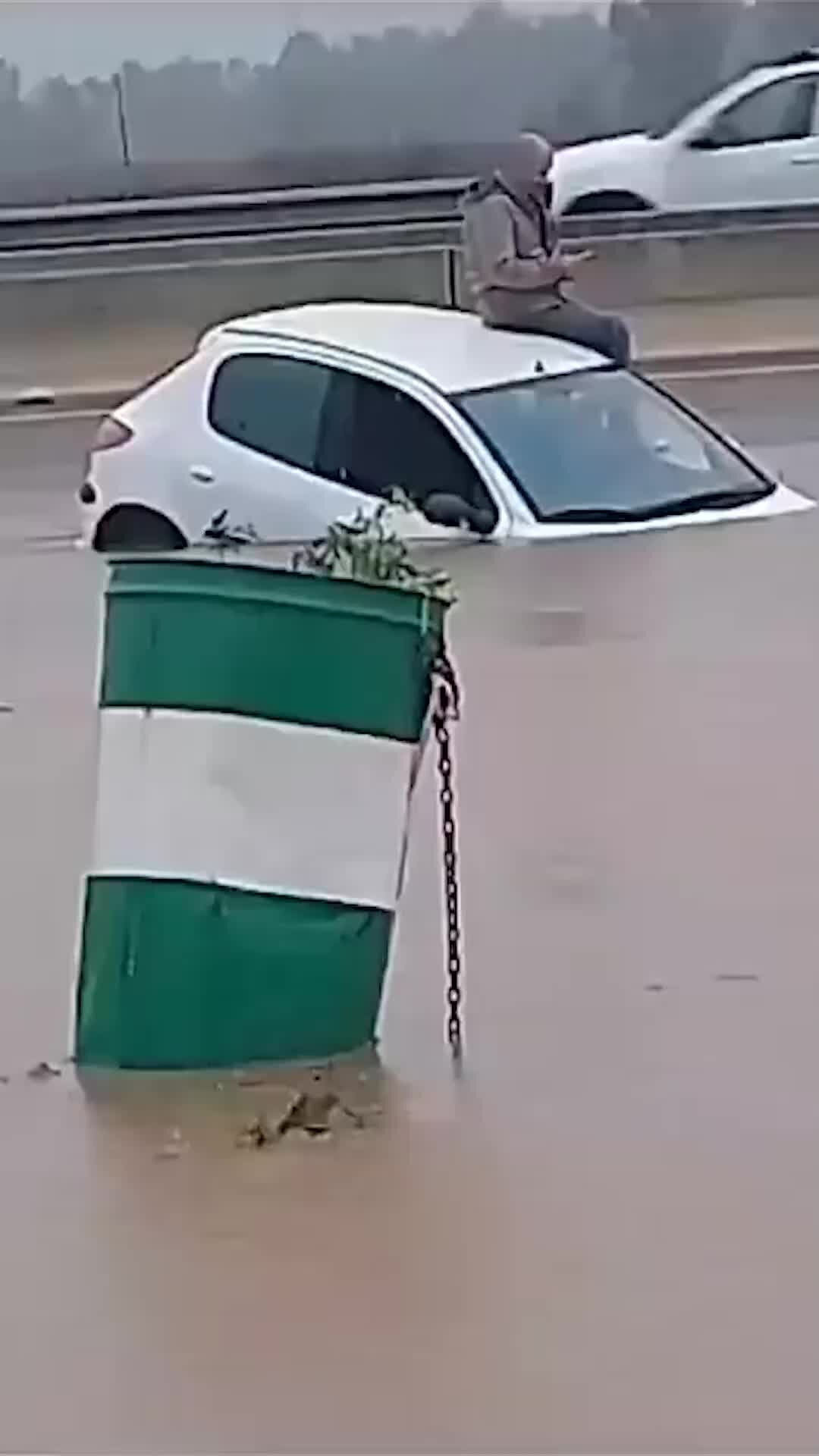 Пенза плывёт. Сочи наводнение 2021. Шереметьево потоп. Ливень заливает. Ливень заливает.