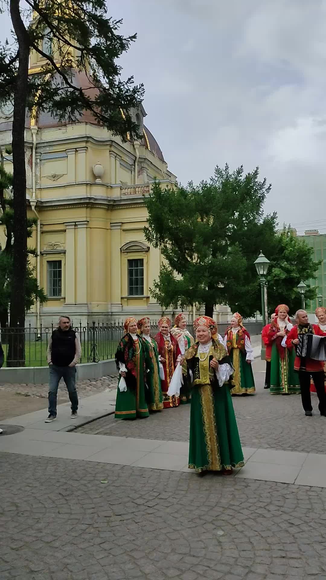 Танцуют все... | Видео выступления народного коллектива на Дне Города. |  Дзен