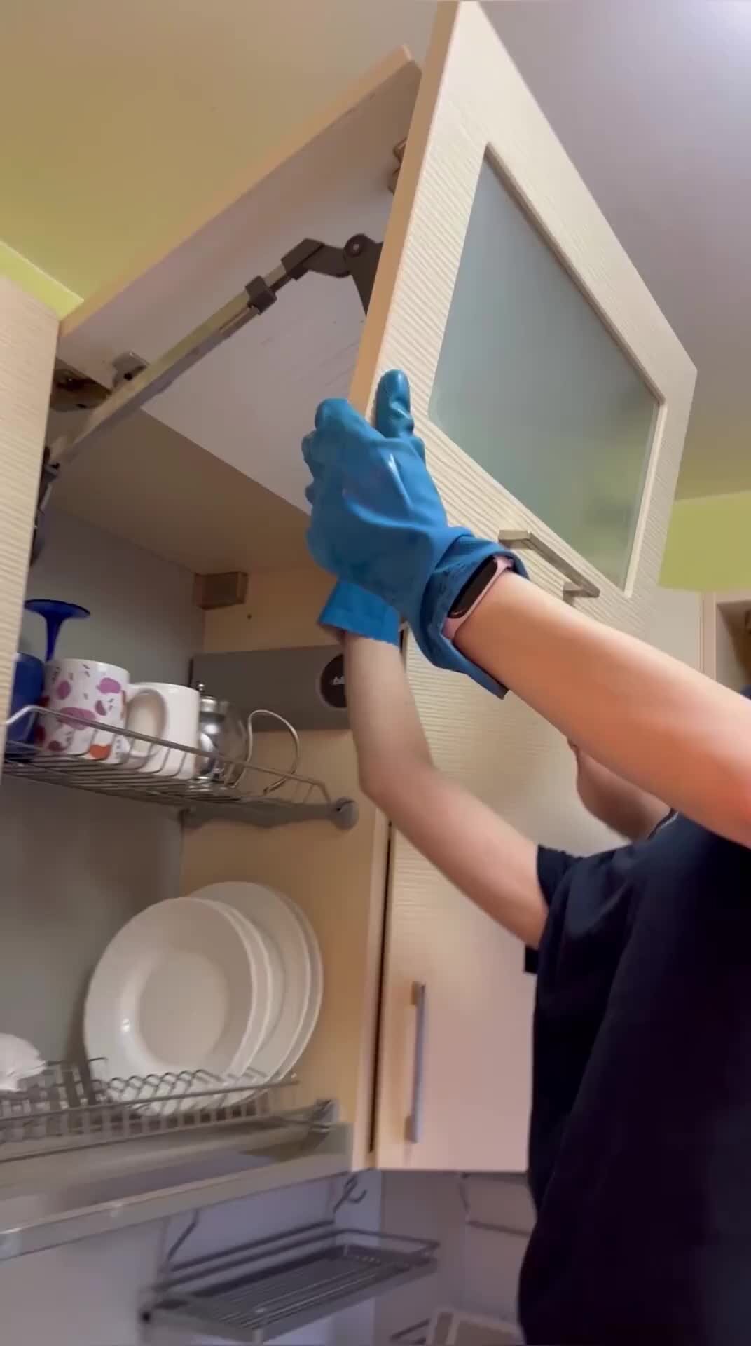 Проф Клин | Процесс уборки кухни от наших мастеров клининга в Проф Клин ...