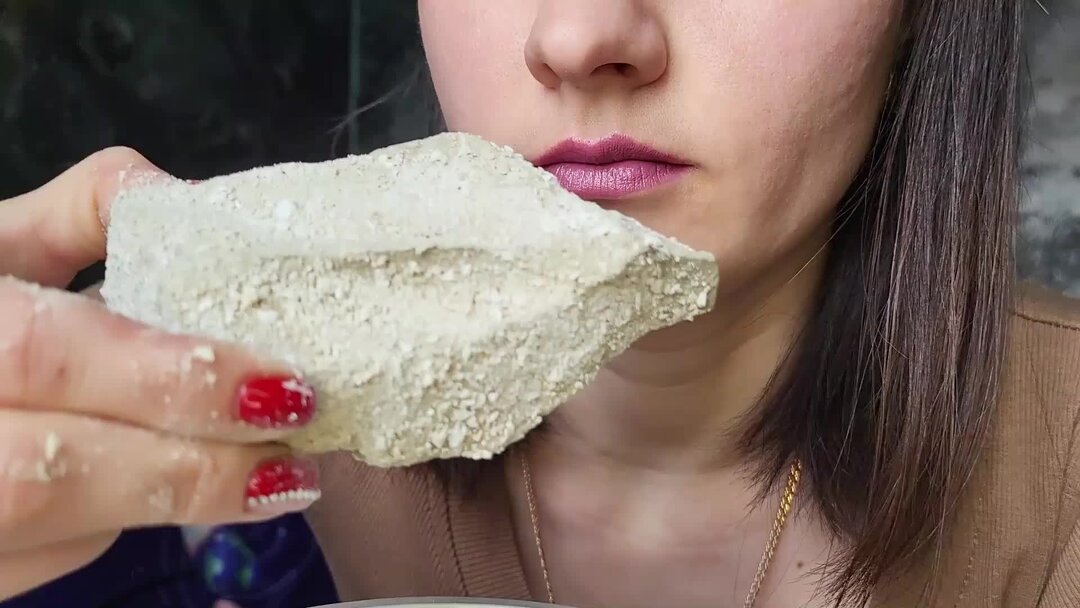 метет видео. метет видео. прикольный дворник. дворник. уборка снега.