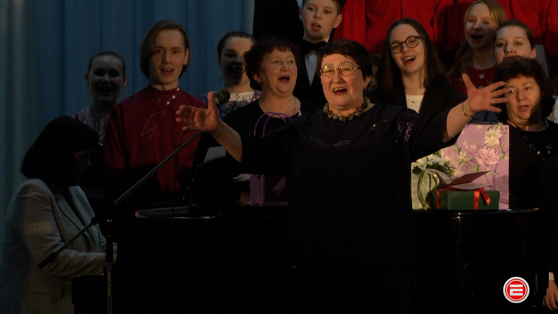 опишите фотографию занятие музыкой. набор на занятия фортепиано. октава фортепиано 2 октавы. нотная грамота для начинающих на синтезаторе. название октав на фортепиано.