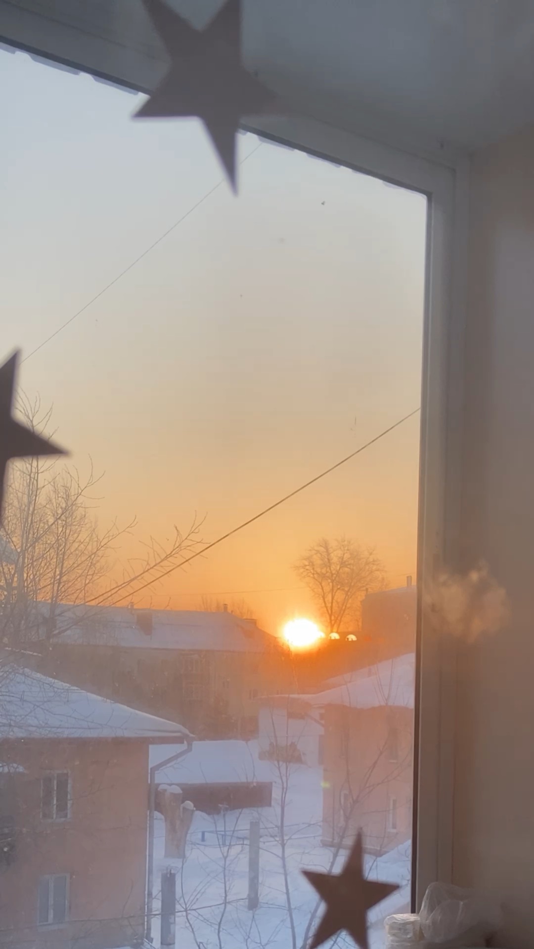 легкий морозец тихо. зимние узоры. мороз трескучий. легкий морозец тихо. морозная зима.