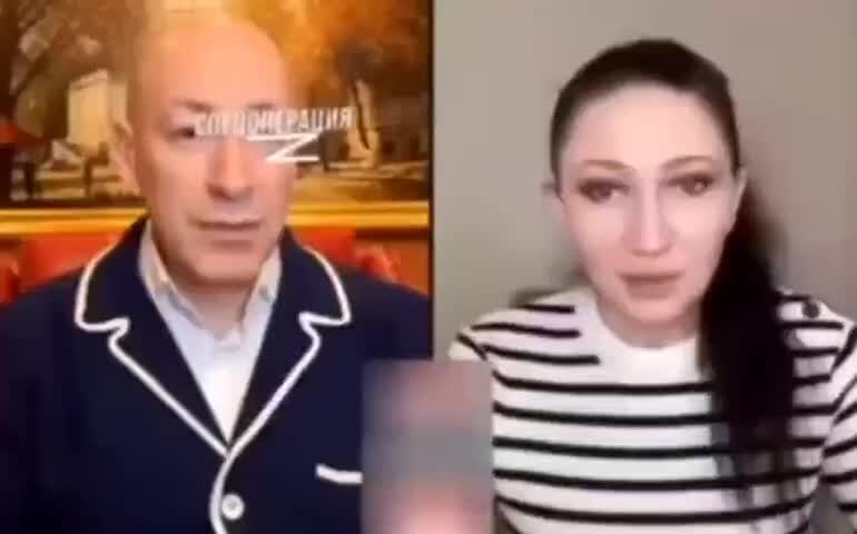 котик за компьютером. не знаю в телефоне сижу. девушка сиииидит в телефоне. девушка перед компьютером. девушка сидит в телефоне.