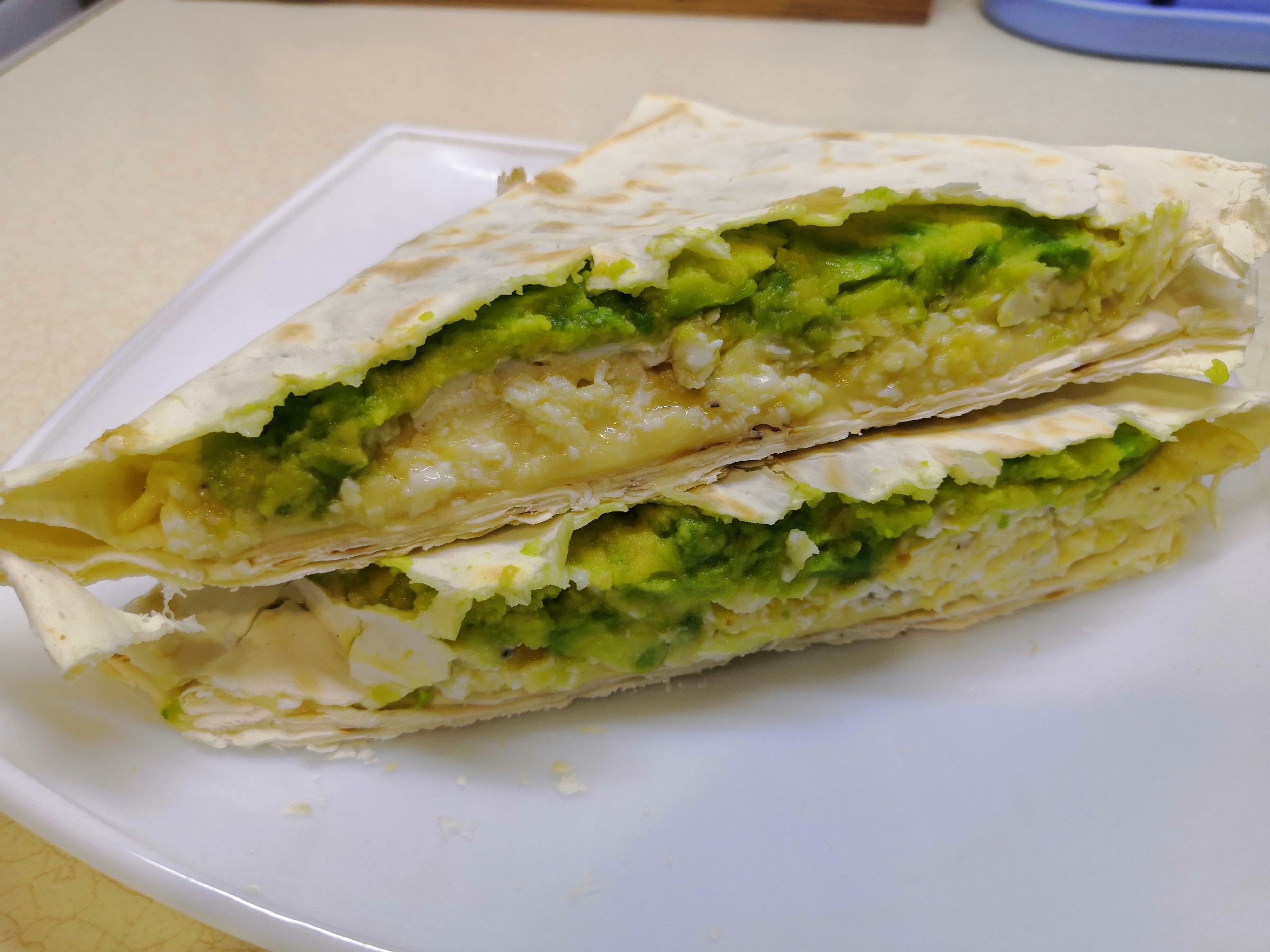 Конвертики из лаваша. Конвертики из лаваша. Конвертики из лаваша на сковороде. Конвертики из лаваша на завтрак на сковороде. Лаваш с творогом и зеленью.