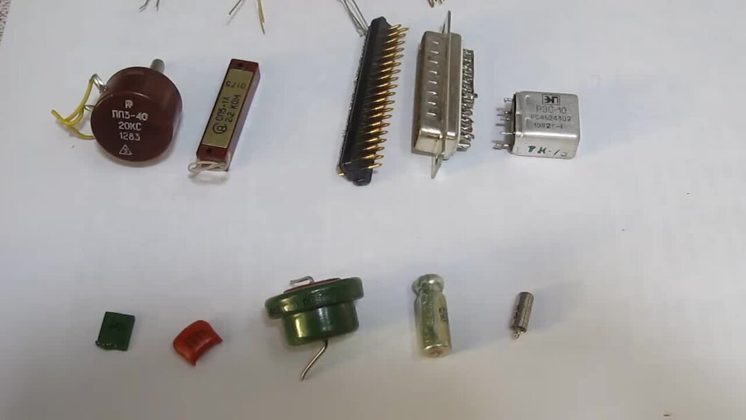 радиодетали на лом к1102. радиодеталь 5w5k6j. платы ссср радиолома. импортные радиодетали. приемные радиодетали.