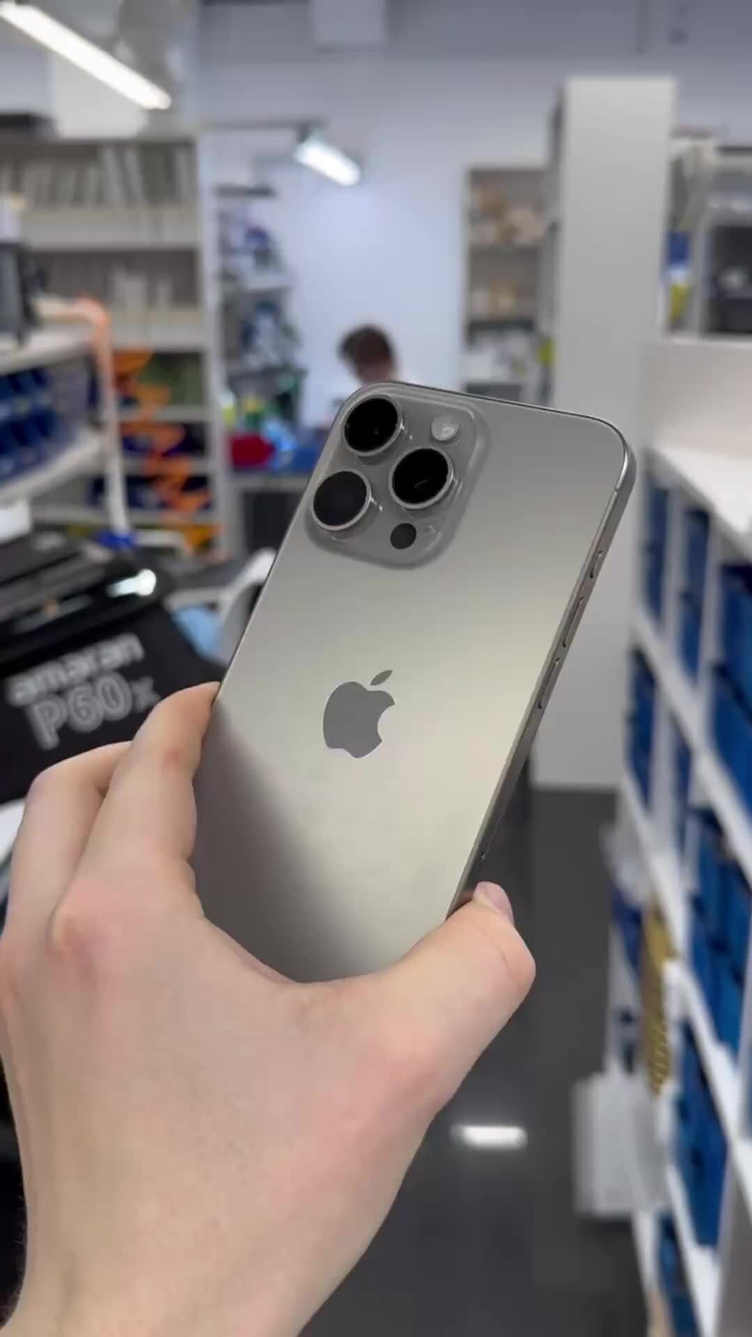 Mosdisplay | Разбил свой iPhone 15 Pro Max чтобы заменить на нем экран |  Дзен