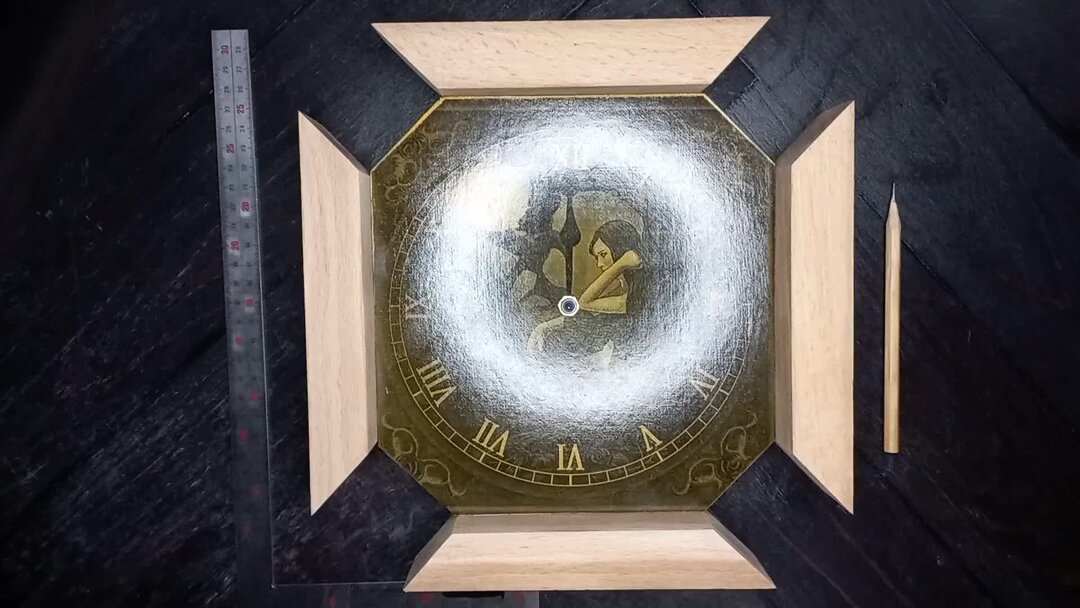 Часы из дерева. Оригинальные настенные часы. Изготовляемые часы. Часы детские из картона. Часы из картона с крутящимися стрелками.