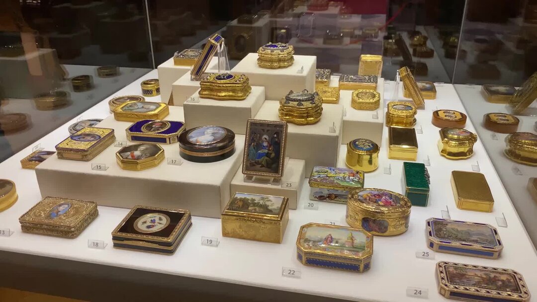 Яйца фаберже в музее фаберже в санкт-петербурге. Яйца фаберже в музее фаберже в санкт-петербурге. Музей фаберже в питере экспонаты. Экспонаты музея фаберже в петербурге. Яйца фаберже музей в санкт-петербурге.