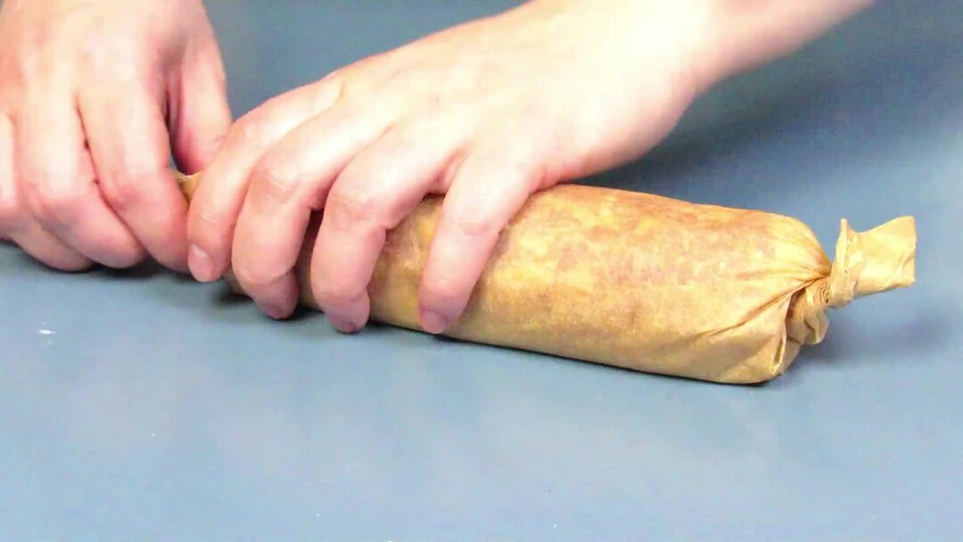 Гусь в духовке целиком с хрустящей корочкой. Гусь в пергаменте. Блин в пергаментной бумаге заворачивание. Гусь в духовке целиком с хрустящей корочкой в фольге с яблоками. Гусь в пергаменте.