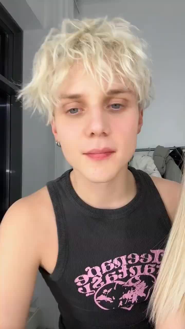 Ваня дмитриенко юпитер. Ваня дмитриенко 2023 год. Студия мерча. Ваня дмитриенко маленький. Не представляешь ваня дмитриенко текст.