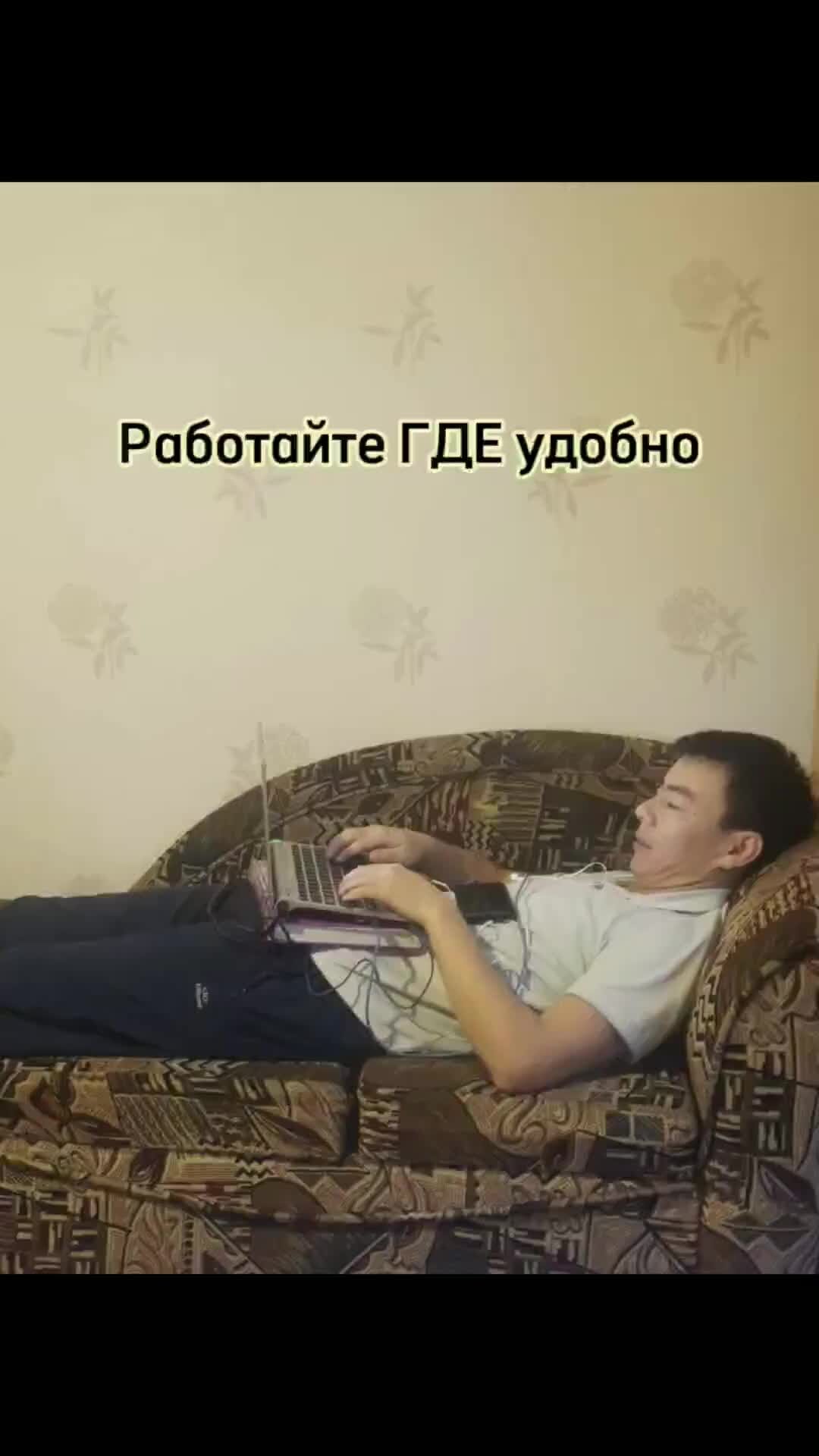 Мемы с надписями. Тут хочешь не хочешь будешь. Я остаюсь здесь жить. Ты точно уверен мемы. Тут хочешь не хочешь будешь.