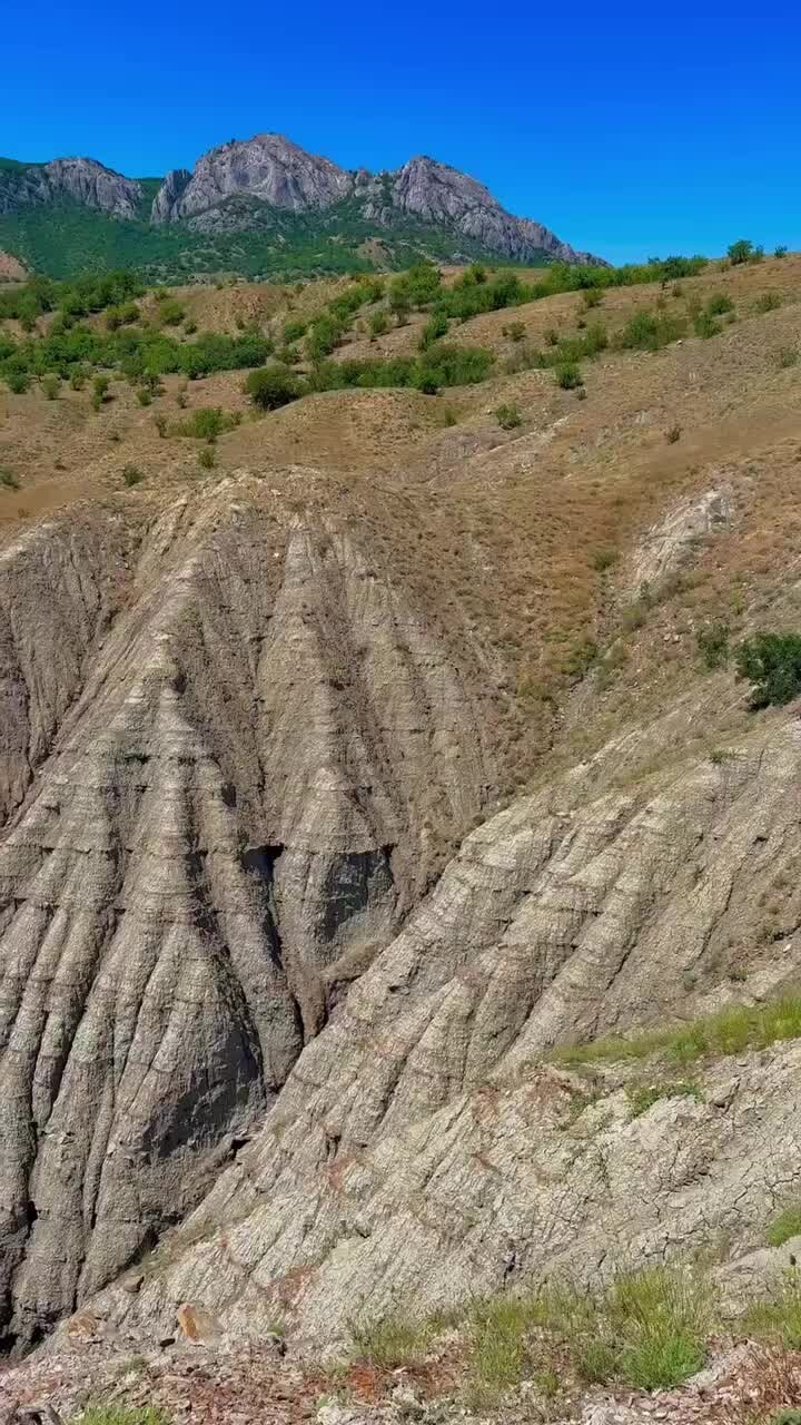 Подножие гор игра Амбар