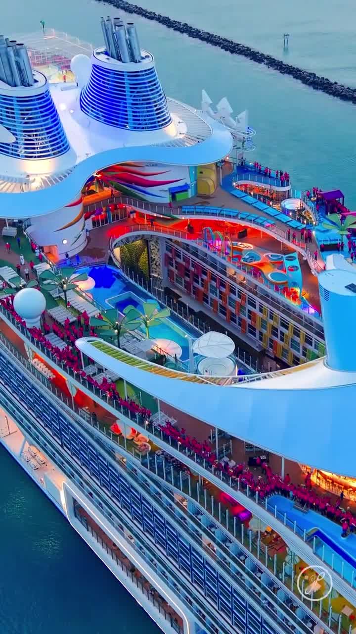 Icon of the seas роял карибиан. Икона морей круизный лайнер размеры. Icon of the seas круизное судно. Икона морей круизный лайнер размеры. Самый большой лайнер круизный в мире icon of the seas.
