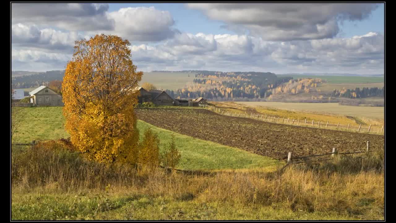 Деревня часа. Осенняя глубинка село деревня. Осень поля деревня. Ранняя осень в деревне. Осеннее небо в деревне.