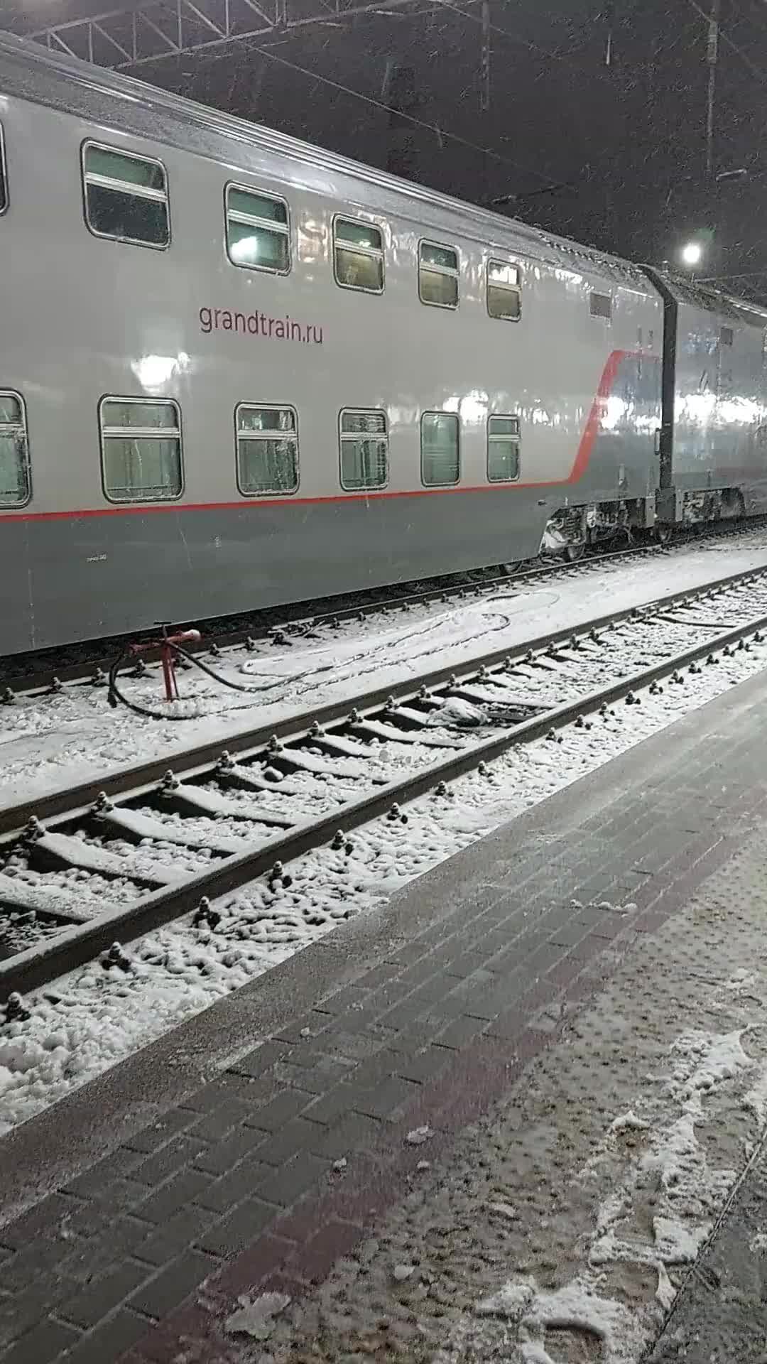 2-х этажный вагон ржд. двухэтажный поезд внутри. двухэтажный вагон ржд лестница. 2х этажные поезда ржд. двухэтажный вагон таврида.