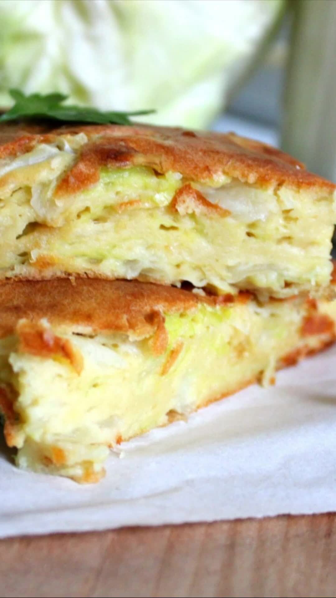 Пирог с капустой. Пирог с капустой на сметане. Капустник пирог. Капустный пирог для ленивых. Закрытый пирог с капустой.