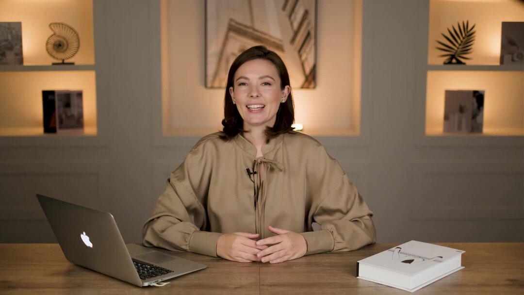 Женщина с гладильной доской. Статус про уставшую женщину. Современный быт. Усталая женщина. Уставшая женщина на кухне.