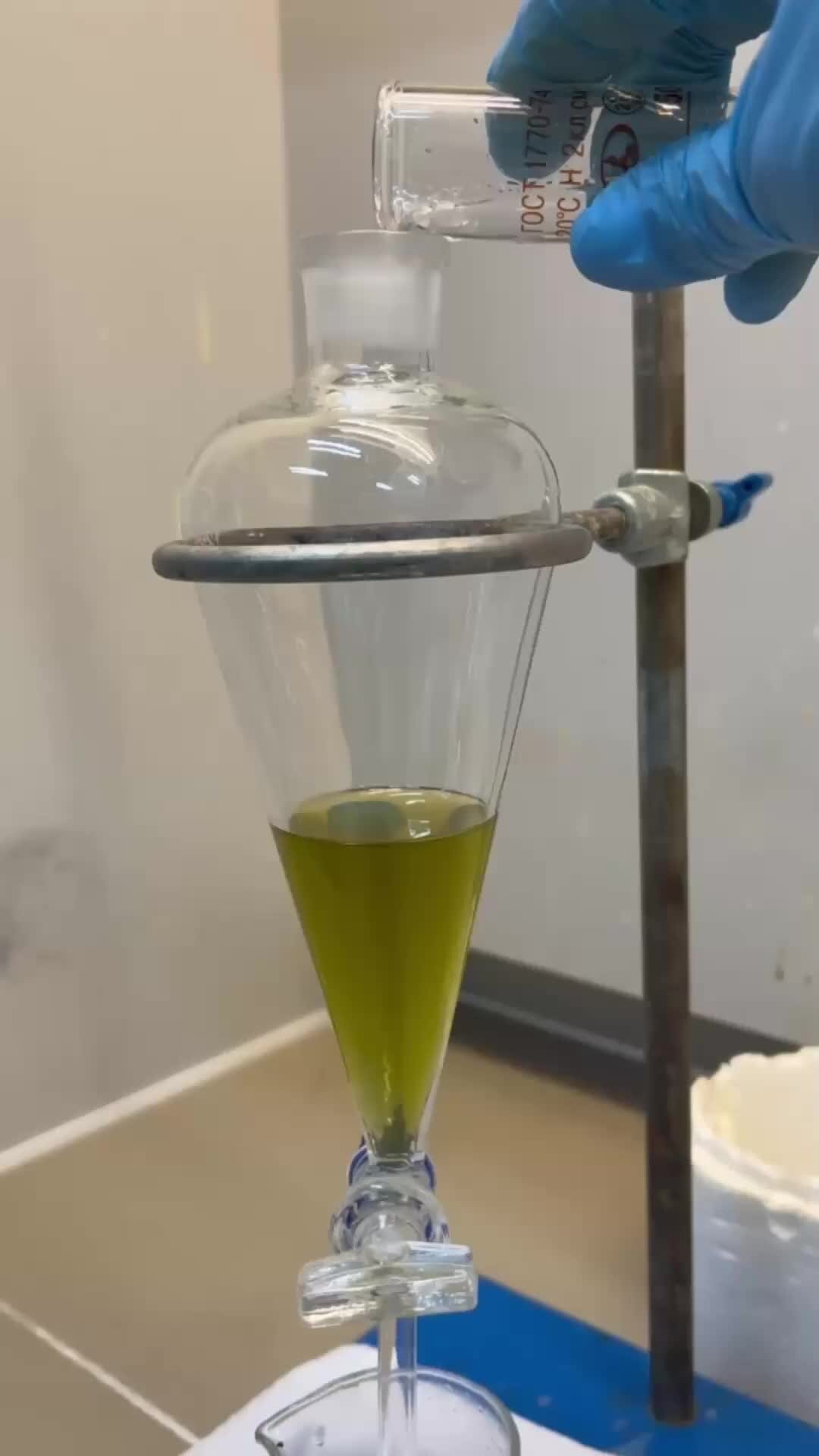 Содержание водорастворимых кислот и щелочей. Водорастворимые кислоты и щелочи. Гост 6307—75. Взаимодействий щелочей кислот и оснований. Кислотность нефти и нефтепродуктов зависит от содержания в них.