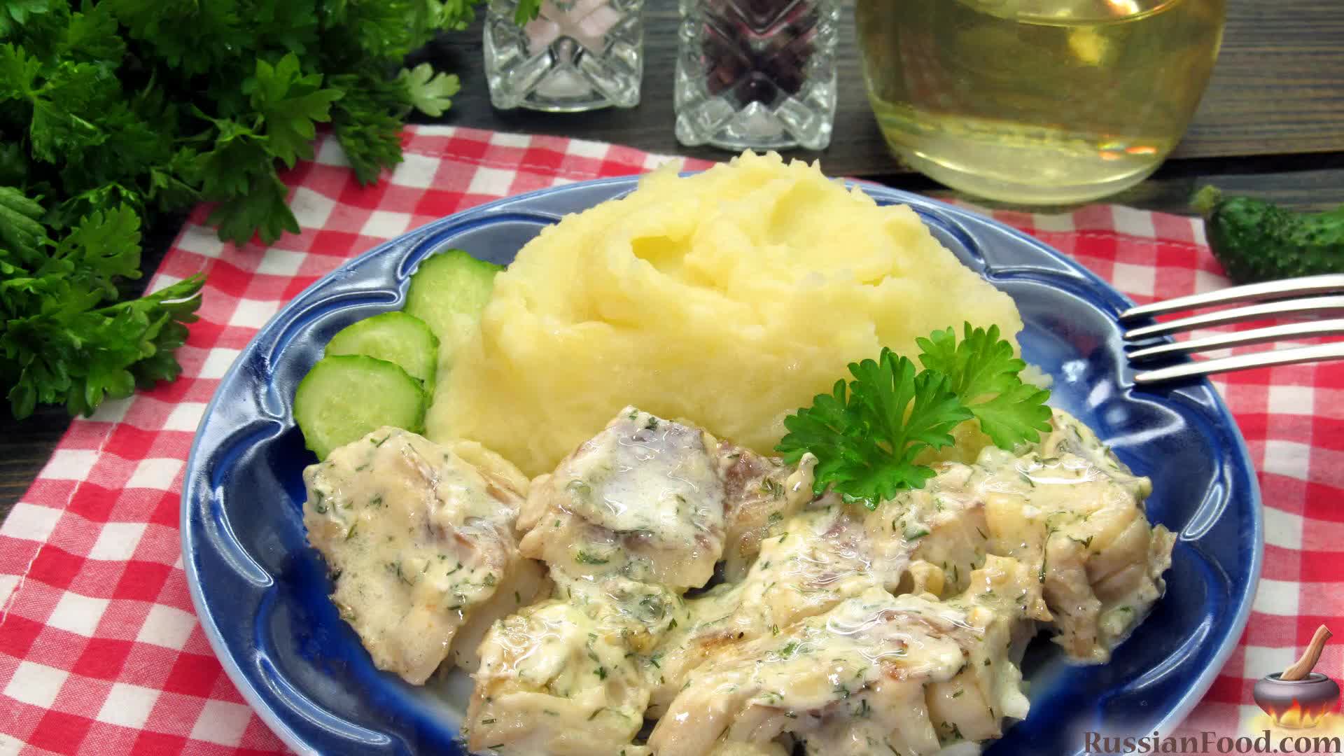 Минтай тушеная в сливках. Рыба минтай в духовке с майонезом. Рыба минтай запеченная в духовке с морковкой и луком. Минтай в духовке с картошкой. Минтай в духовке с морковью и луком в сметане.