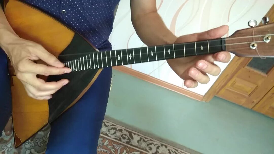 Металлик на балалайке. Игра на балалайке. Приемы игры на балалайке. Игра на балалайке видео.