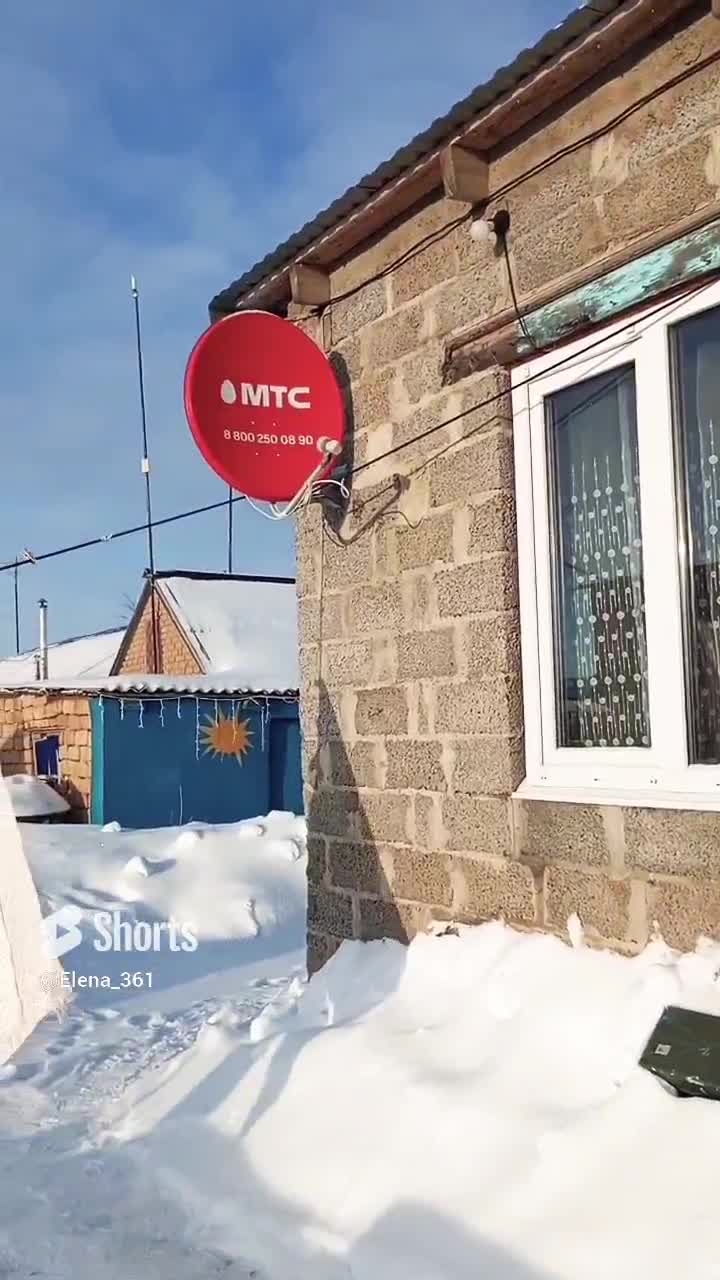 Копать лопатой. Сон кидать землю. Иисус несет на руках. Люди на поляне. Почва в ладошках.