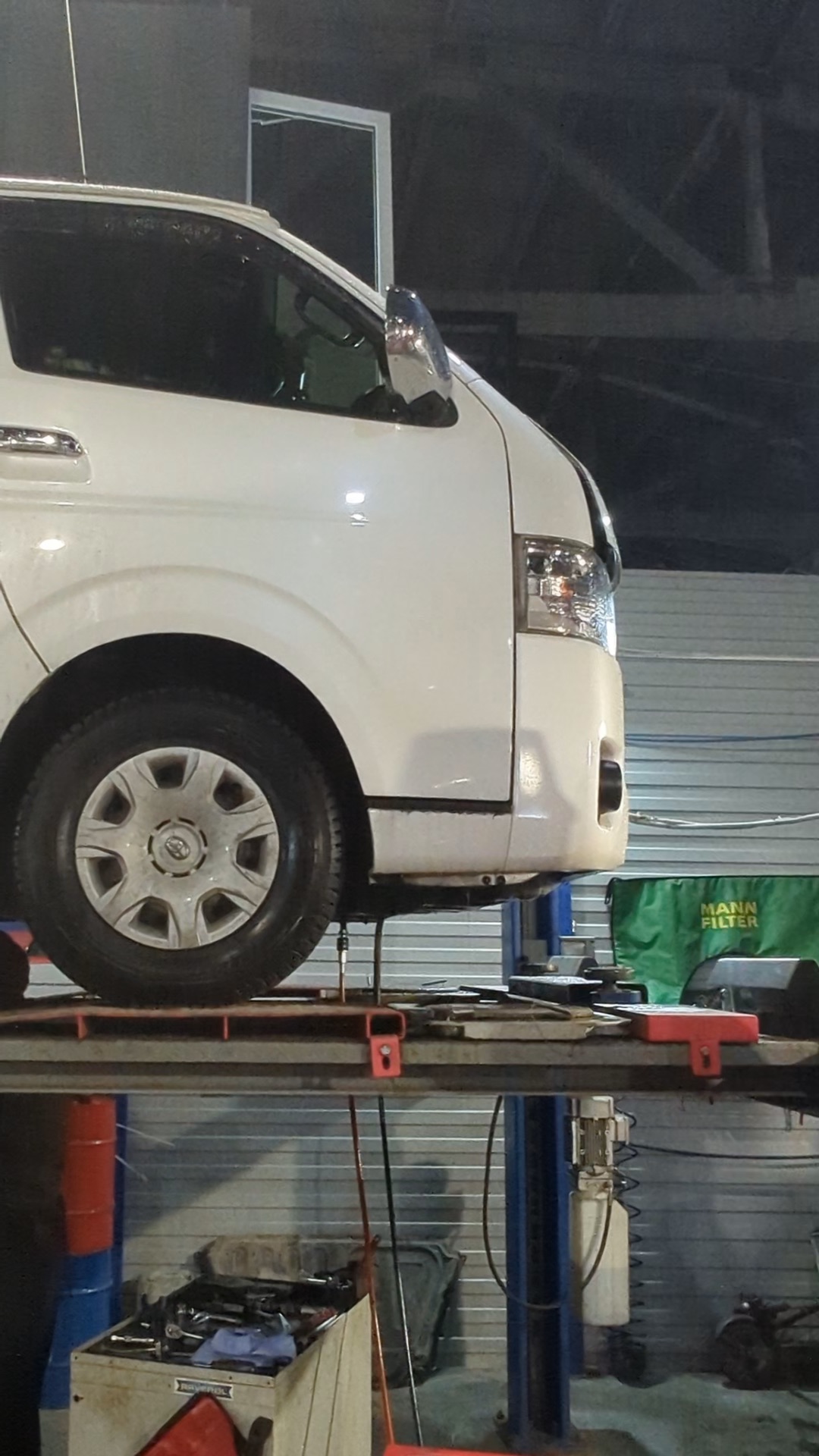 замена трансмиссионного масла. через сколько менять масло в роботе. масло в кпп робот тойота королла 2008. трансмиссионное масло тойота королла 150 акпп. тойота аурис 2008 масло в двигатель.