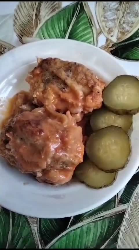 Пикша варить время. Минтай на сковороде. Рыба пикша жареная на сковороде. Пикша варить время. Пикша приготовленная.