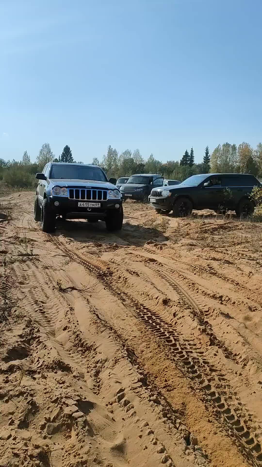 Не Тормози Light | Безумные парни на джипах Grand Cherokee штурмуют  песчаные горки на бездорожье. Вот что значит мощь и 4х4 в одном авто. | Дзен