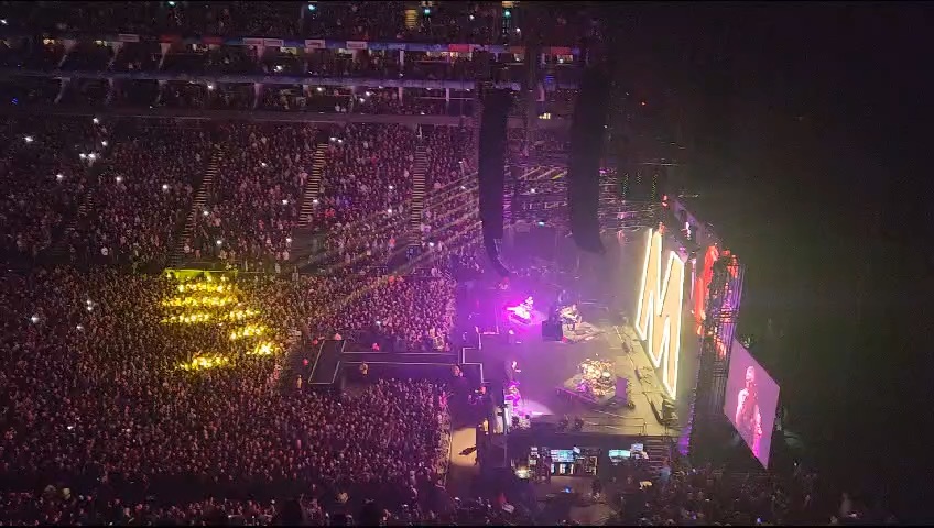 Depeche mode концерт. Скк сцена depeche mode. Depeche mode 1 концерт. Concert depeche. Группа depeche mode концерт.