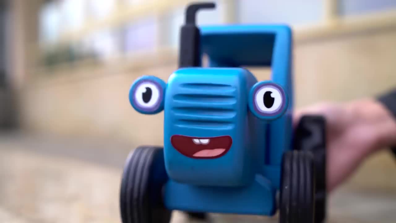 Синий трактор мультсериал. Персонажи из мультика синий трактор. Пазлы синий трактор собрать. Синий трактор сзади. Человечек в синем тракторе.