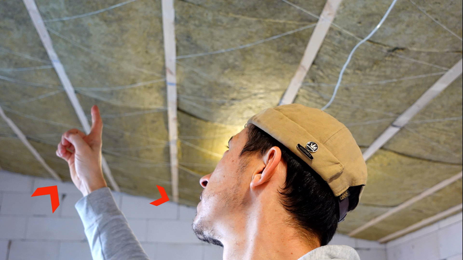 Радости и счастья. Счастливая женщина на море. Приятные действия. Утренние привычки. Разговор людей.