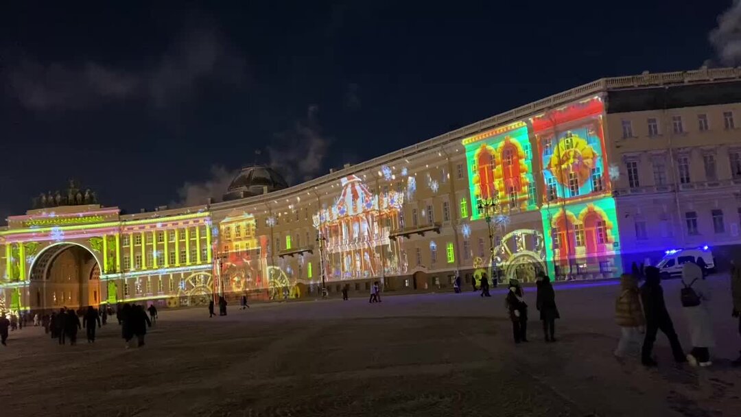 Новогодняя ночь на дворцовой. Новогодняя ночь в питере на дворцовой площади. Мигранты на дворцовой в новый год. Дворцовая площадь в санкт-петербурге в новогоднюю ночь. Дворцовая площадь перед новым годом.