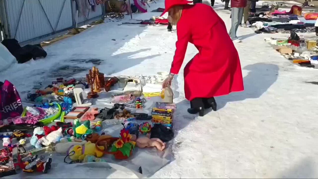 много вещей. старый хлам в квартире. лавка старинных вещей. старые вещи. старая квартира.