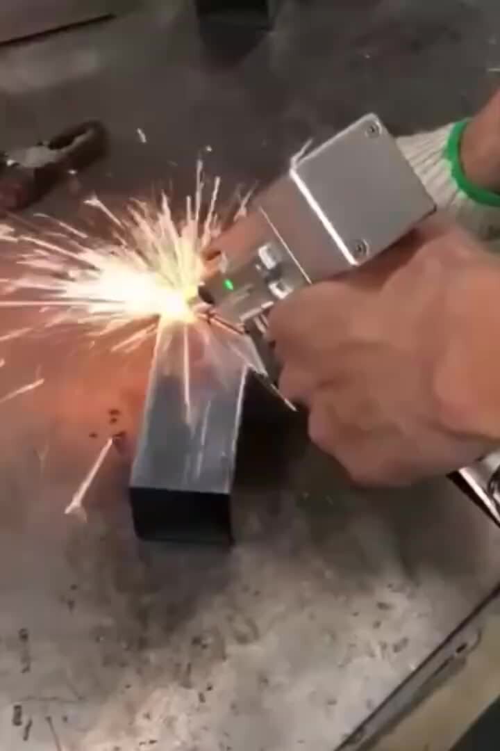 Кедр профессиональное сварочное оборудование. Оборудование сварщика. Сварочный аппарат esab 3000 т401 ac dc. Предприятия сварочного оборудования. Стол сварщика ссб-1200.