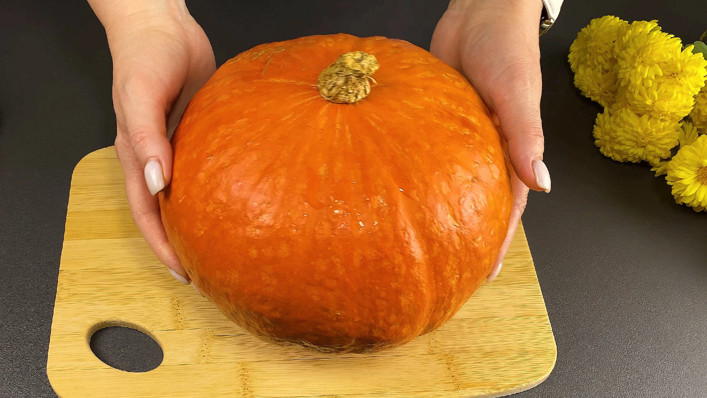 Натереть тыкву на терке. Тыква на терке тыква. Тыкву натереть. Тыкву натереть. Тертая тыква.