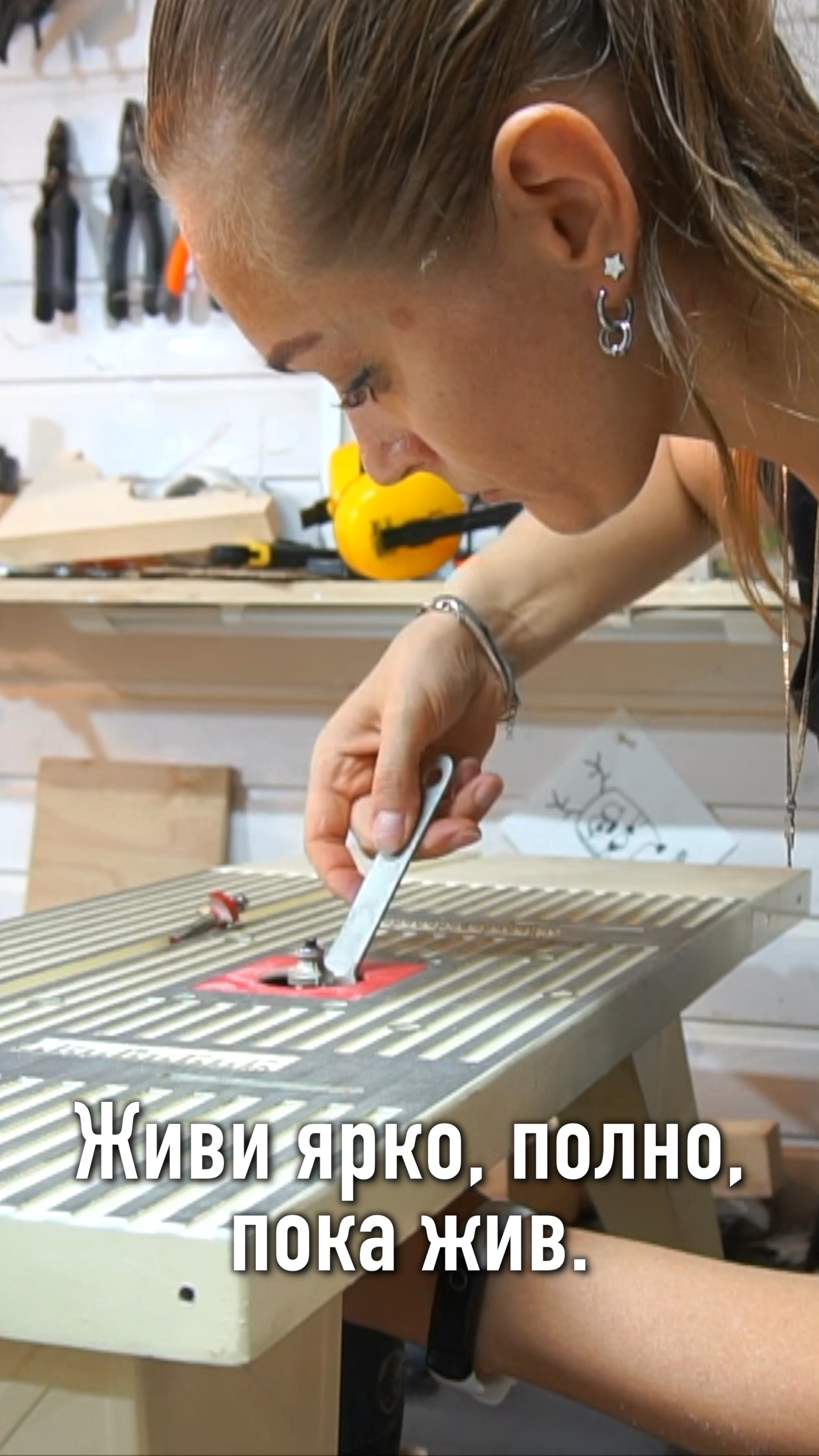 дача столярка. мастерская на даче. столярная мастерская алексея брантова. столярная мастерская в гараже. дача столярка.