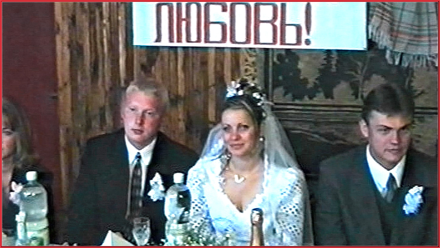 свадебные фотосессии летом. свадьба на 90 человек. свадьба из 90х. свадебное застолье. свадебные фотографии из ресторана картина маслом самара.