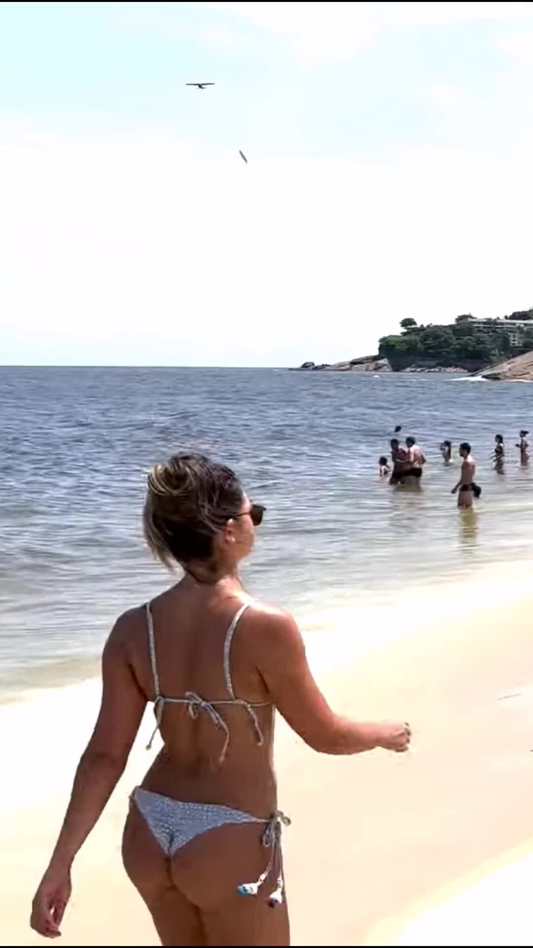 Горячие задницы на пляжах Бразилии